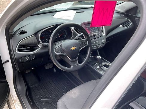 Used 2018 Chevrolet Malibu LT FWD image 7