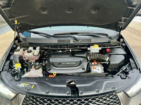 Used 2021 Chrysler Pacifica Limited w/ Uconnect Theater Family Group image 9