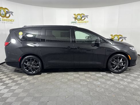 New 2026 Chrysler Pacifica Select image 8