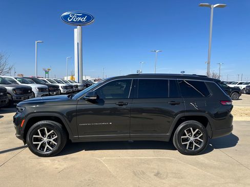 Used 2023 Jeep Grand Cherokee L Limited w/ Luxury Tech Group II image 2