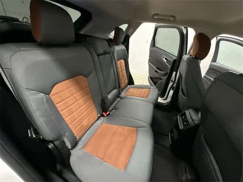 Used 2018 Ford Edge SEL image 23