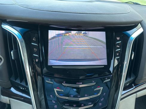 Used 2015 Cadillac Escalade Luxury image 43