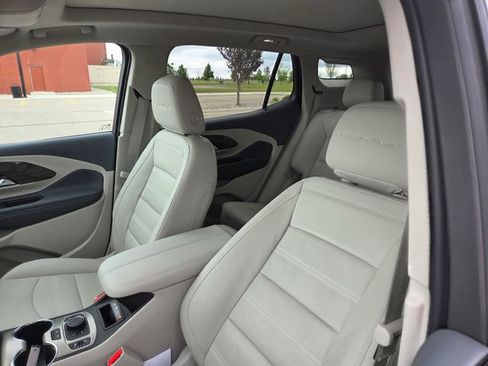 Used 2024 GMC Terrain Denali w/ Denali Premium Package AWD/4WD image 15