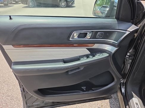 Used 2018 Ford Explorer Platinum AWD/4WD image 14