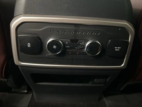 Used 2022 Ford Expedition Limited image 11