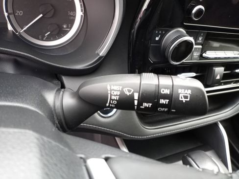 Used 2023 Toyota Highlander XLE image 16