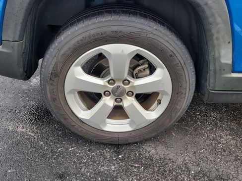 Used 2018 Jeep Compass Latitude image 9