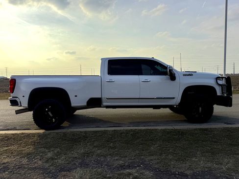 Used 2024 Chevrolet Silverado 3500 High Country w/ High Country Premium Package image 7
