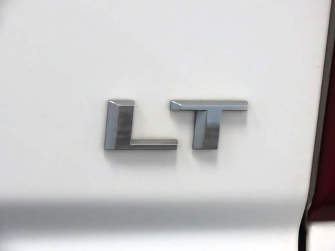 Used 2020 Chevrolet Silverado 1500 LT w/ Convenience Package AWD/4WD image 8