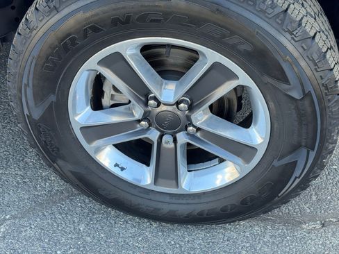 Used 2021 Jeep Wrangler Unlimited Sahara w/ Uconnect 4C Nav & Sound Group image 9