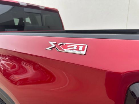 Used 2025 GMC Sierra 1500 SLT AWD/4WD image 12