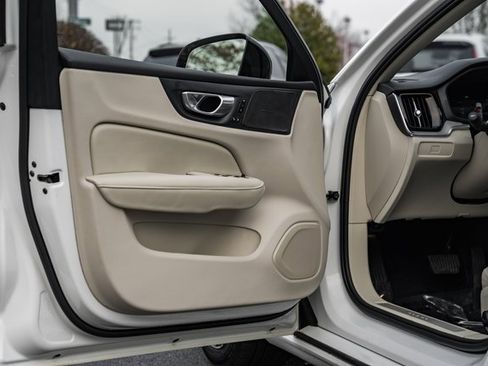 Used 2024 Volvo S60 B5 Plus image 34