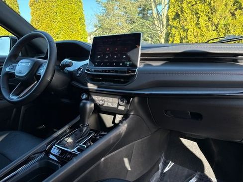 Used 2024 Jeep Compass Trailhawk image 29