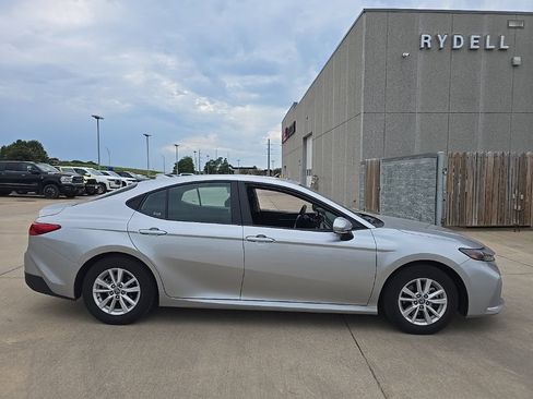 Used 2026 Toyota Camry LE FWD image 4