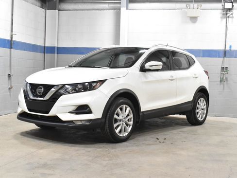 Used 2020 Nissan Rogue Sport SV w/ Technology Package FWD image 2
