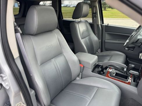 Used 2005 Jeep Grand Cherokee Limited AWD/4WD image 39