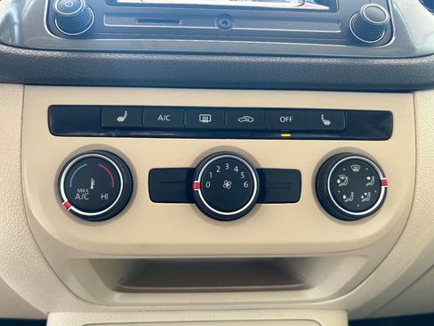 Used 2016 Volkswagen Tiguan S image 40