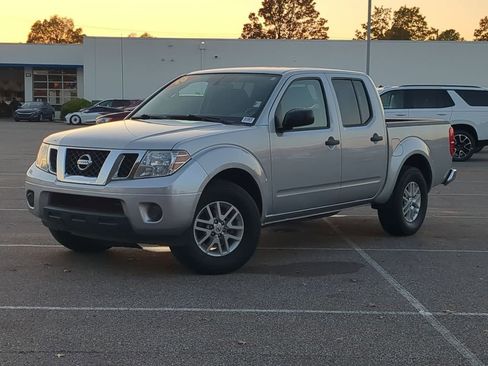 Used 2019 Nissan Frontier SV image 1