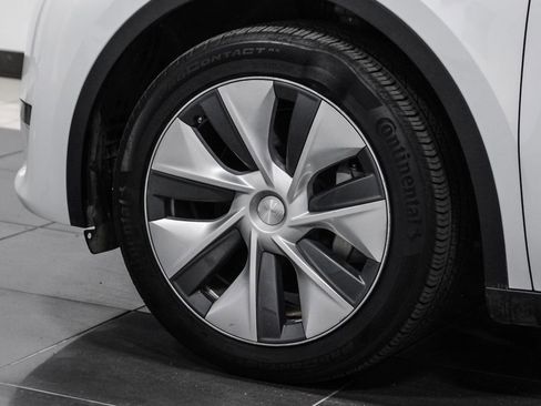 Used 2023 Tesla Model Y Long Range AWD/4WD image 54
