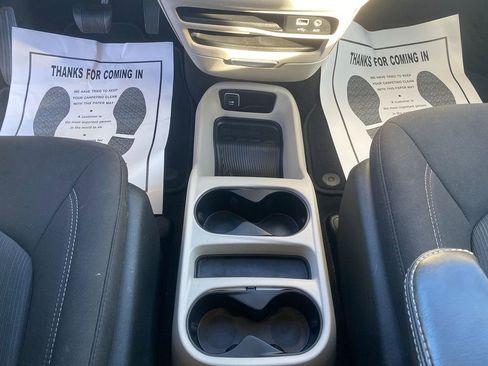 Used 2020 Chrysler Voyager LX image 22