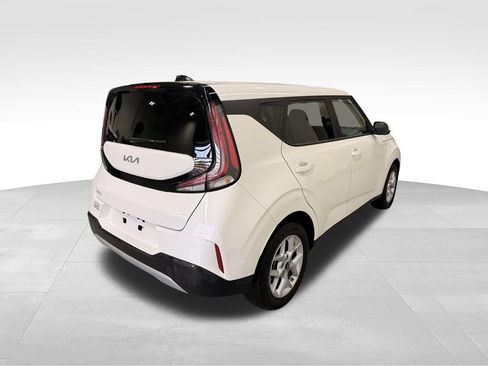 Used 2025 Kia Soul LX w/ LX Technology Package FWD image 4