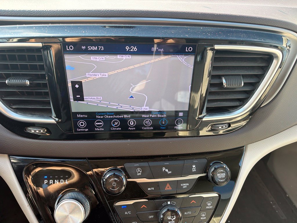 Used 2018 Chrysler Pacifica Touring-L Plus FWD image 12