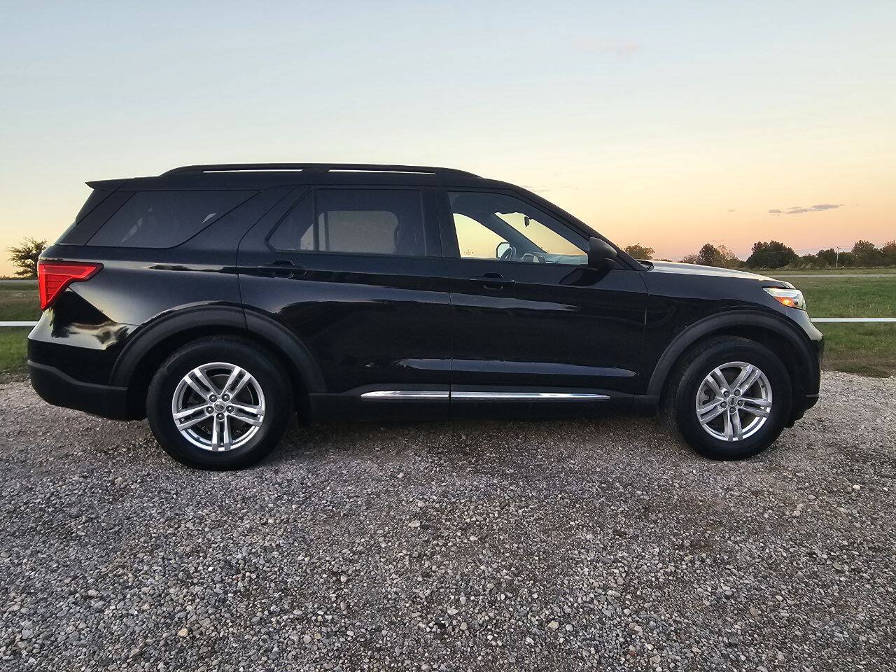 Used 2020 Ford Explorer XLT w/ Equipment Group 202A RWD image 8