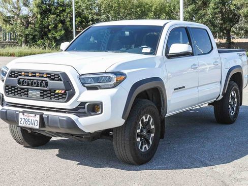 Used 2023 Toyota Tacoma TRD Off-Road image 3