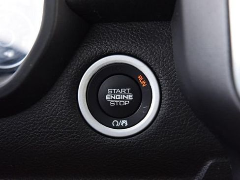 Used 2022 RAM 1500 Big Horn AWD/4WD image 16