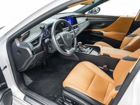 Used 2025 Lexus ES 300h w/ Premium Package FWD image 18