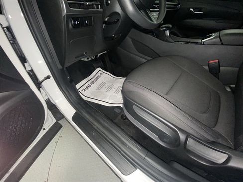 Used 2025 Hyundai Tucson SE image 12