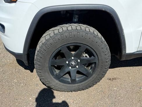 Used 2017 Jeep Grand Cherokee Trailhawk AWD/4WD image 11