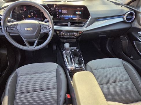 Used 2025 Chevrolet Trax LT image 15