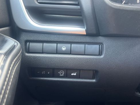 Used 2025 Nissan Rogue SV AWD/4WD image 12