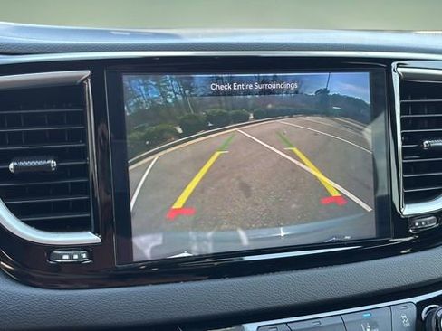 Used 2025 Chrysler Pacifica Select FWD image 26