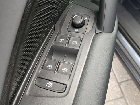 New 2026 Volkswagen Tiguan SE image 18