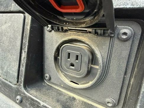 Used 2018 Toyota Tacoma TRD Off-Road w/ Technology Package image 29