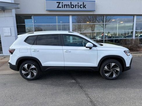 New 2026 Volkswagen Taos SE AWD/4WD image 2