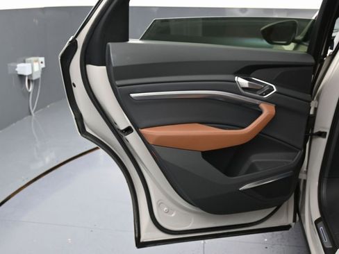 Used 2019 Audi e-tron Premium Plus image 43