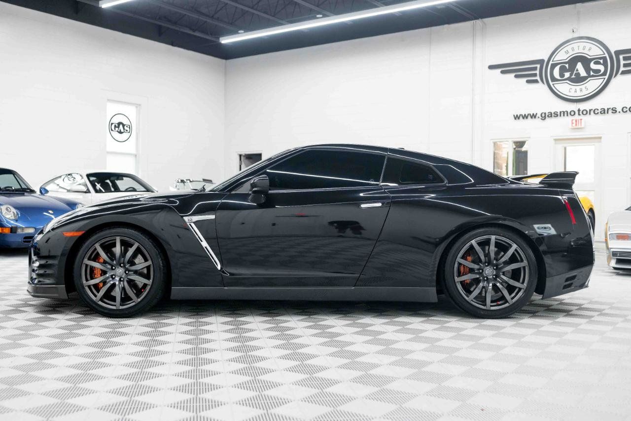 Used 2015 Nissan GT-R Premium AWD/4WD image 10