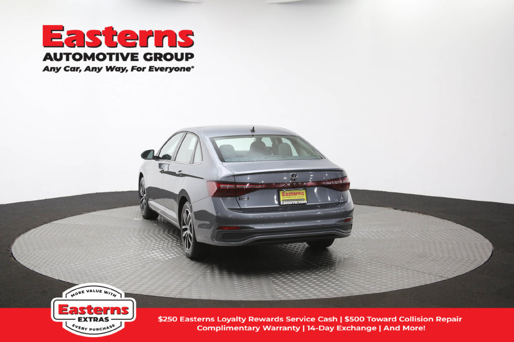 Used 2025 Volkswagen Jetta SE FWD image 65