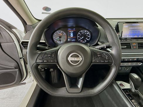 Used 2024 Nissan Altima 2.5 S FWD image 11