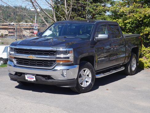 Used 2018 Chevrolet Silverado 1500 LT w/ All Star Edition image 2