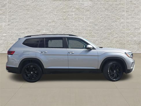 Certified 2023 Volkswagen Atlas SE w/ Black Wheel Package AWD/4WD image 8