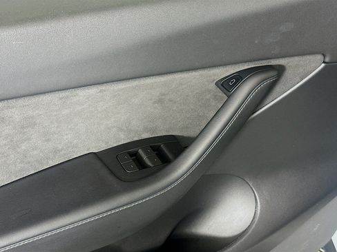 Used 2022 Tesla Model Y Performance AWD/4WD image 15