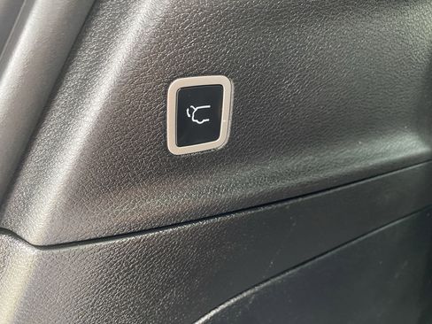Used 2025 Chrysler Pacifica Select FWD image 13