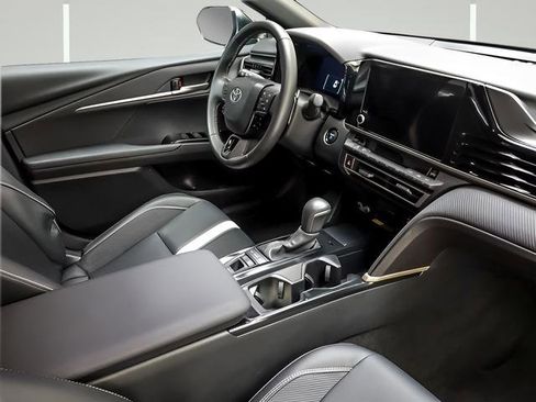 Certified 2025 Toyota Camry SE image 25