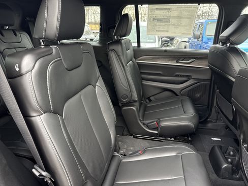 New 2025 Jeep Grand Cherokee L Limited w/ Luxury Tech Group II AWD/4WD image 13