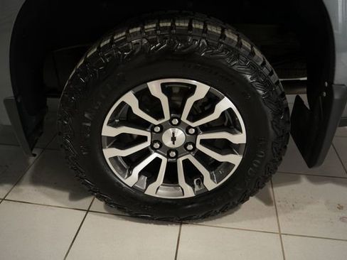 Used 2022 Chevrolet Silverado 1500 LT w/ Z71 Off-Road Package image 10