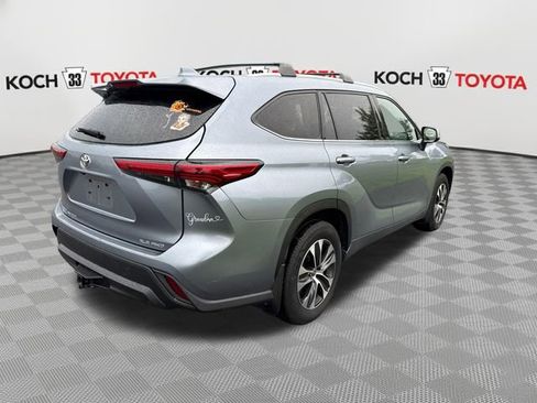 Used 2022 Toyota Highlander XLE AWD/4WD image 8